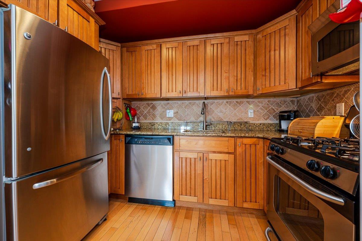 600 Clarence Avenue Unit: 1J