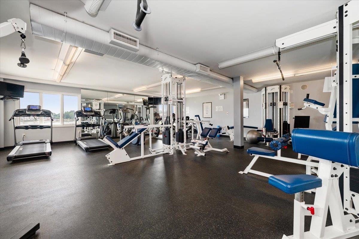 600 Clarence Avenue Unit: 1J