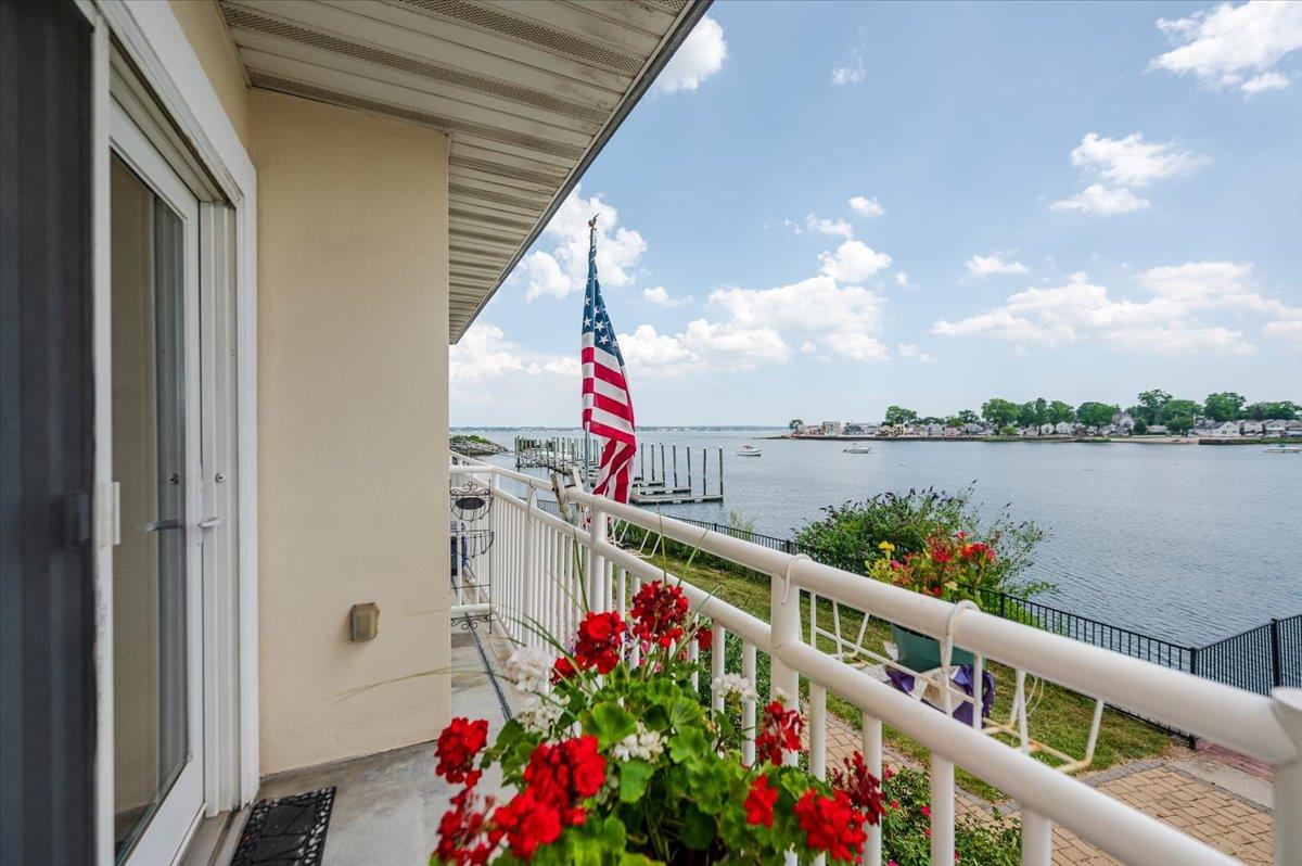 600 Clarence Avenue Unit: 1J