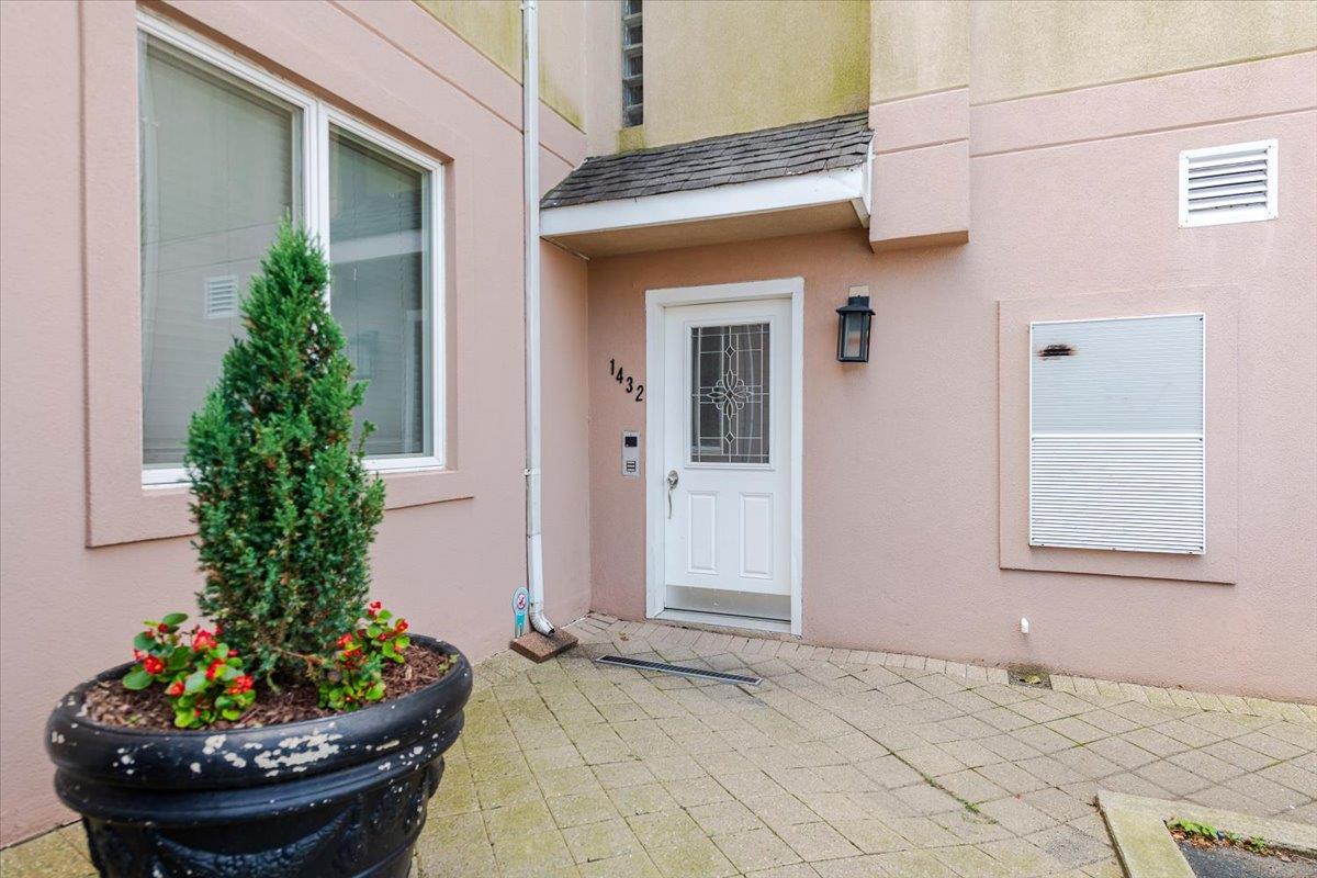 1432 Outlook Avenue Unit: 2