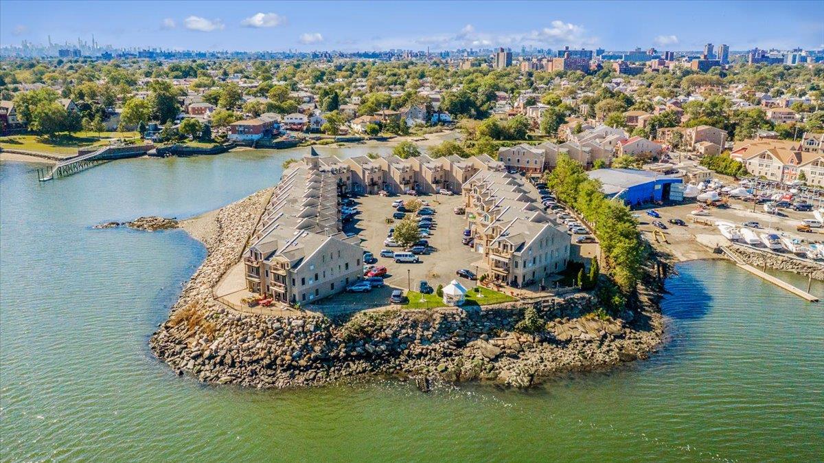 1432 Outlook Avenue Unit: 2