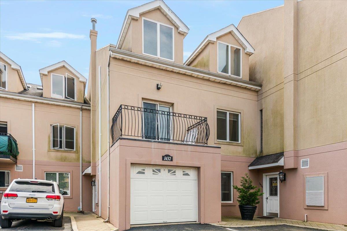 1432 Outlook Avenue Unit: 2