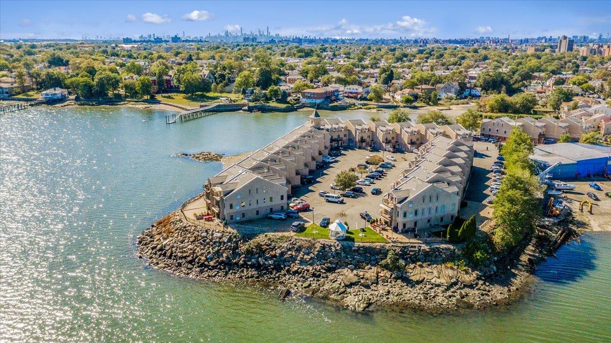 1432 Outlook Avenue Unit: 2