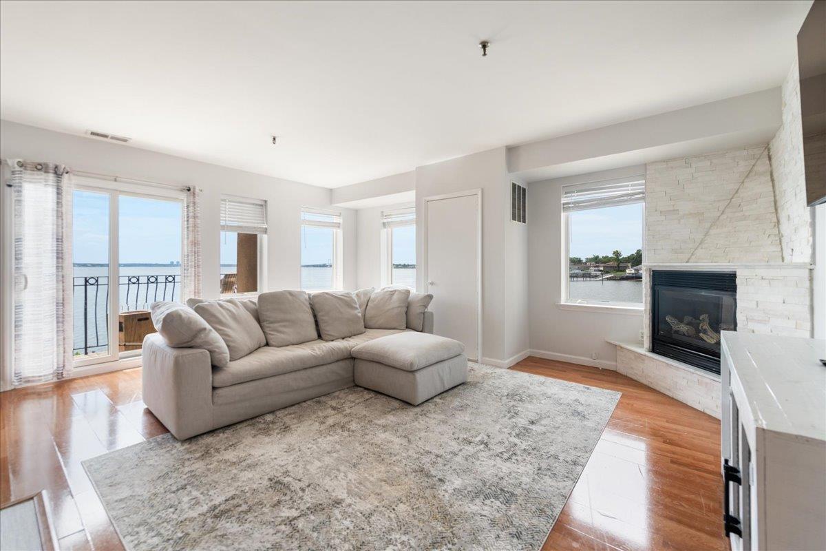 1432 Outlook Avenue Unit: 2