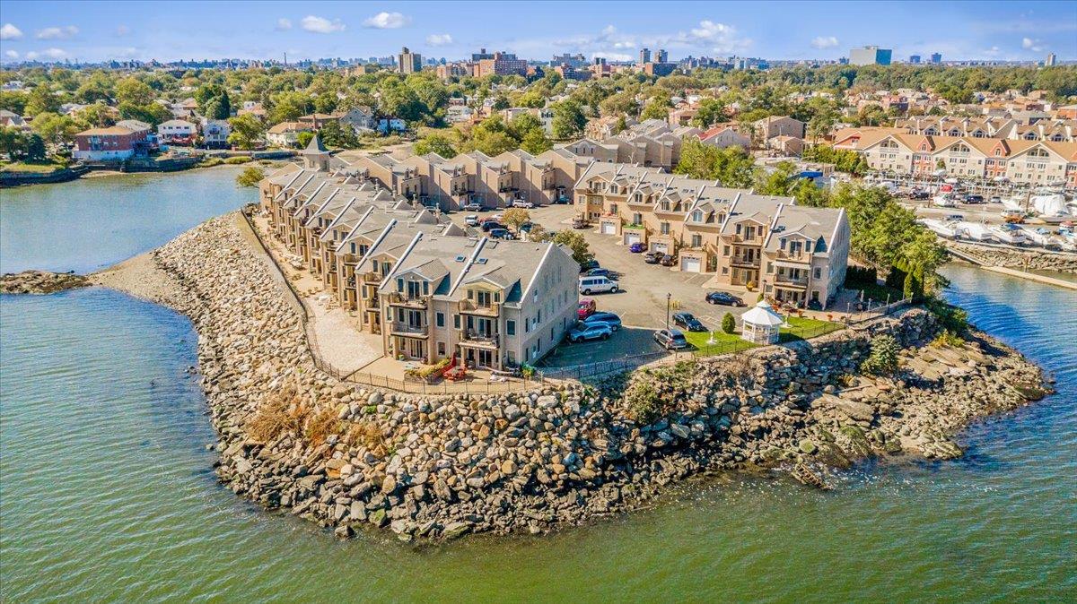 1432 Outlook Avenue Unit: 2
