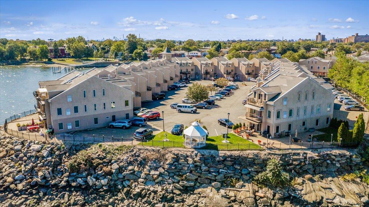 1432 Outlook Avenue Unit: 2