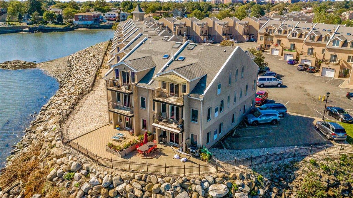 1432 Outlook Avenue Unit: 2