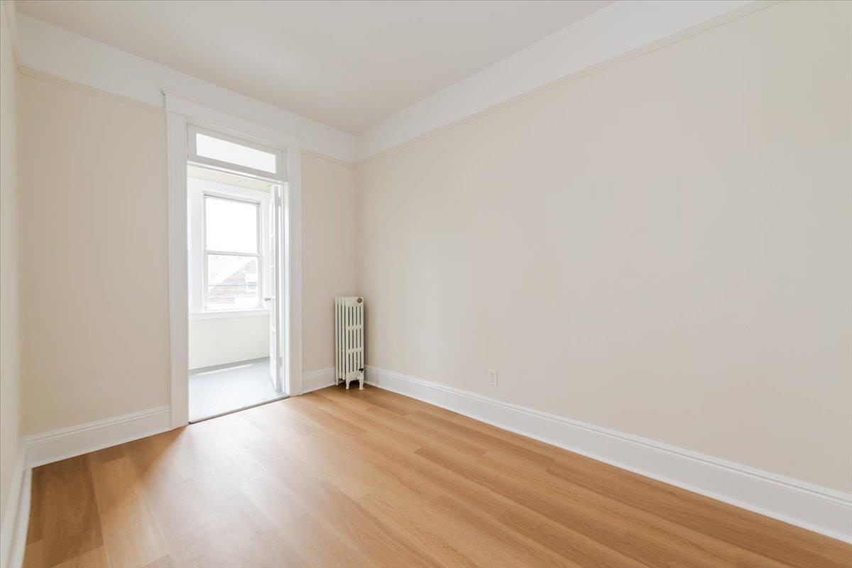 959 Van Nest Ave