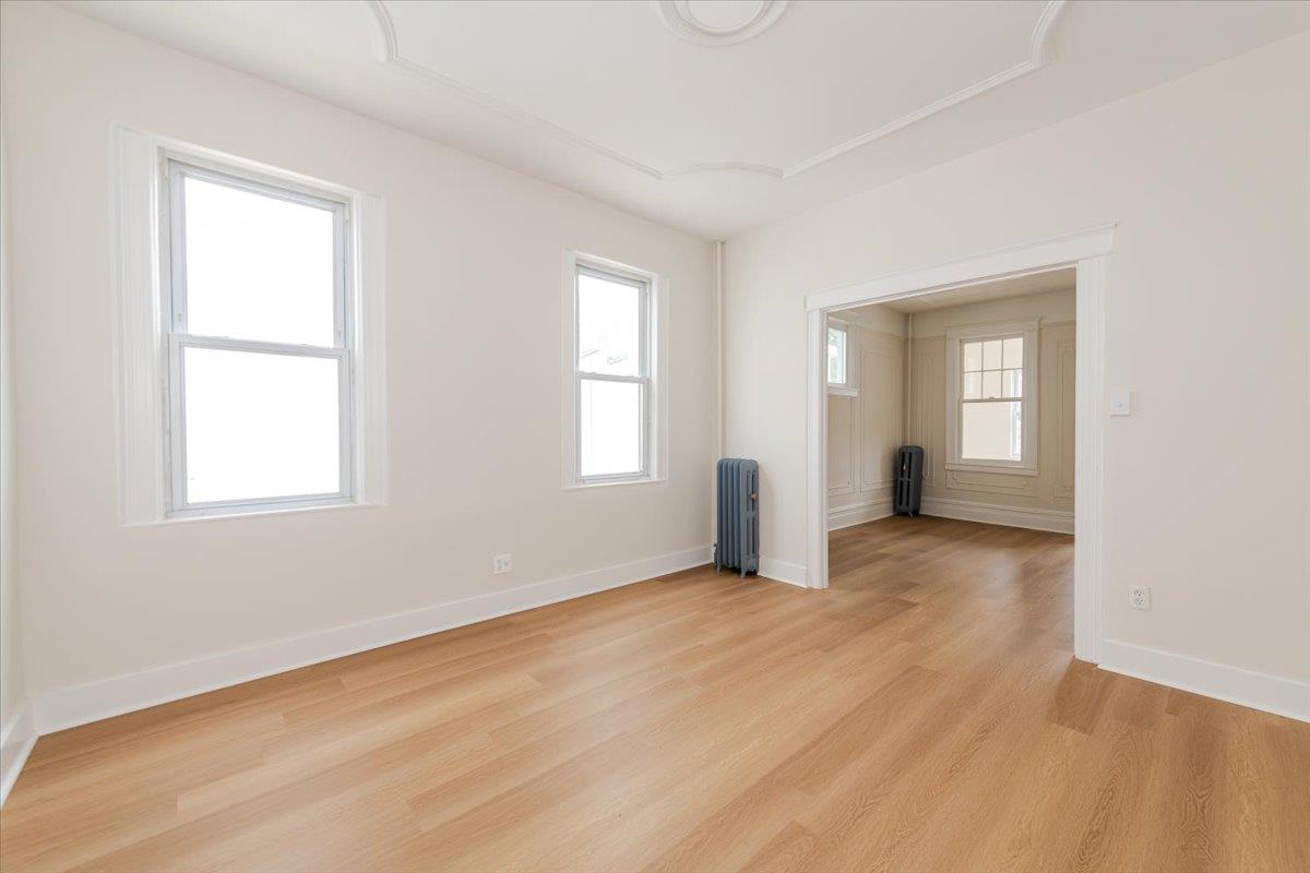 959 Van Nest Ave