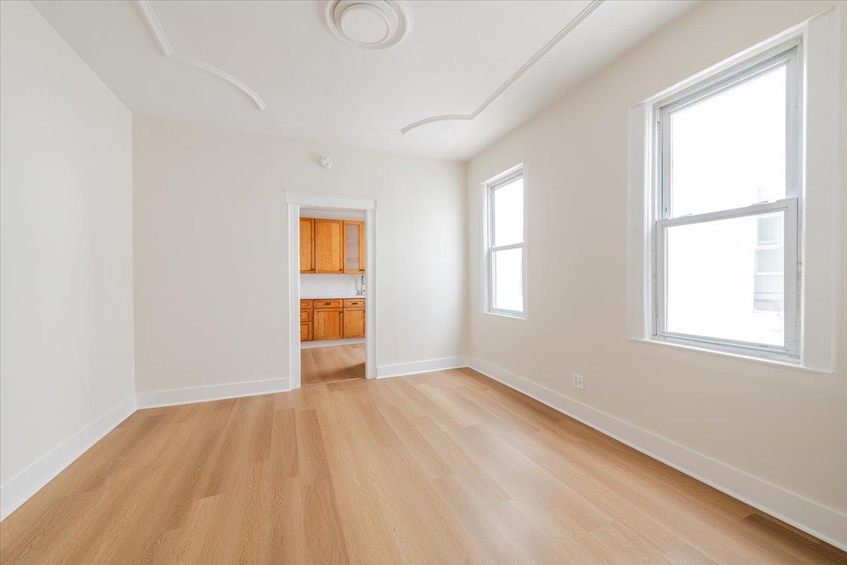 959 Van Nest Ave