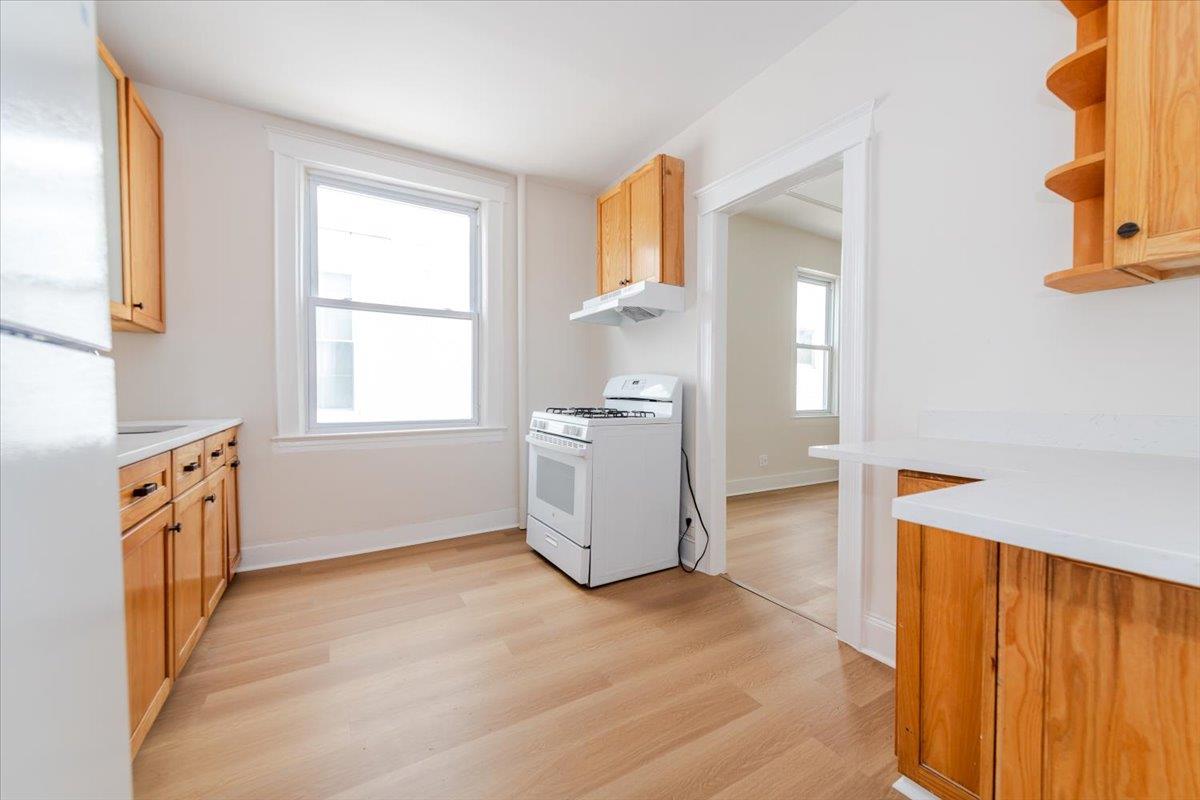 959 Van Nest Ave