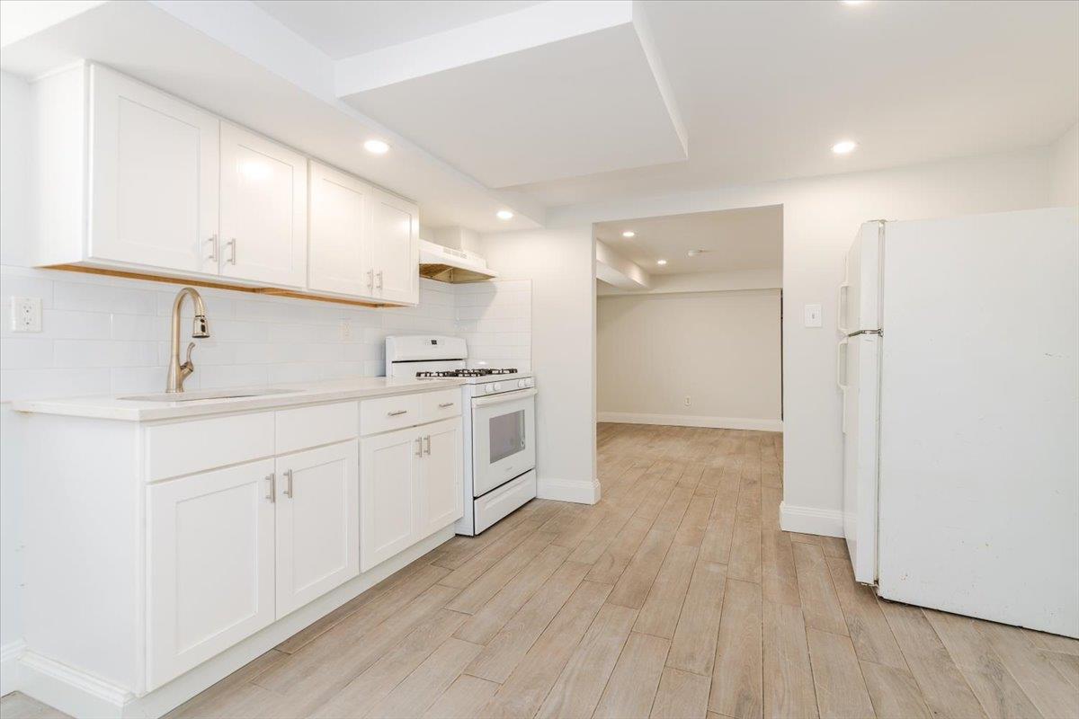 959 Van Nest Ave