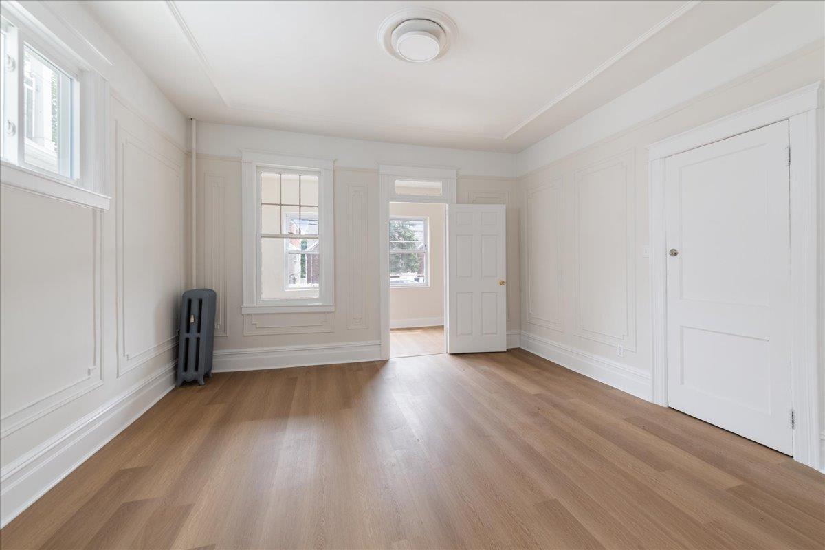 959 Van Nest Ave