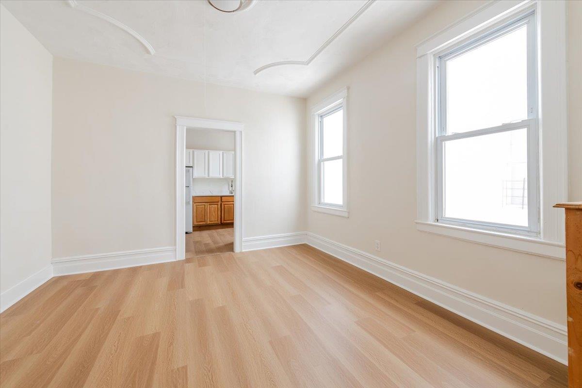 959 Van Nest Ave