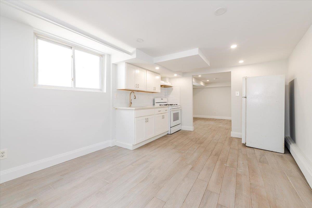 959 Van Nest Ave