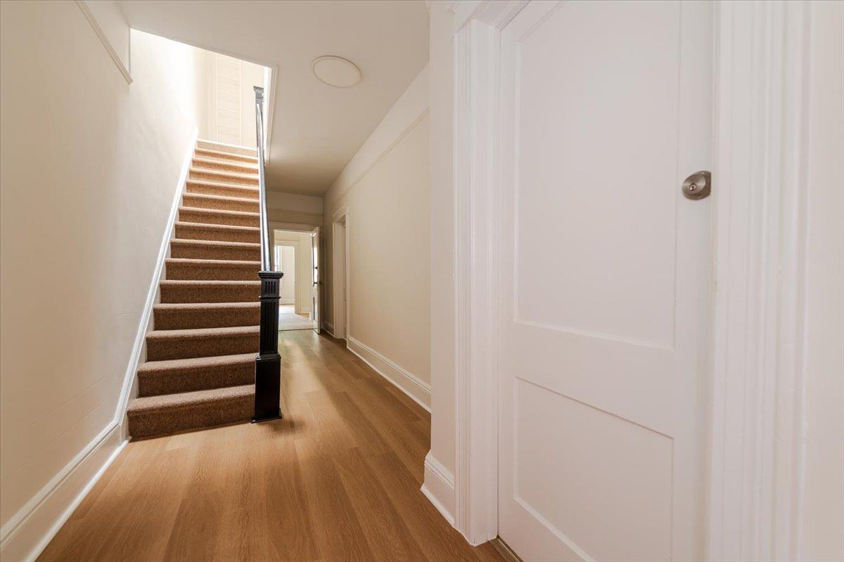 959 Van Nest Ave