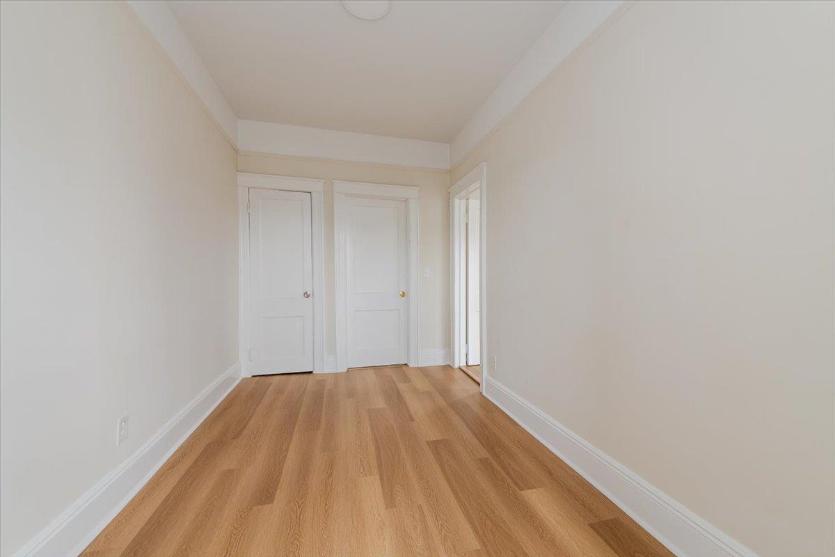 959 Van Nest Ave