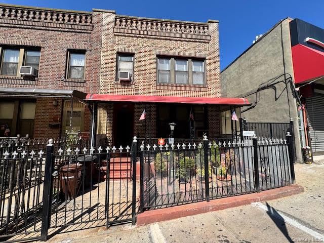 633 Lydig Avenue Unit: 1