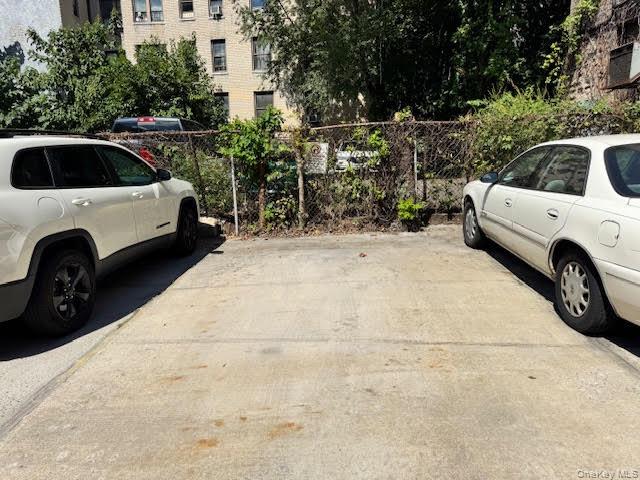 633 Lydig Avenue Unit: 1