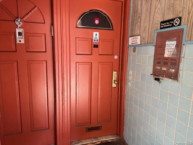 633 Lydig Avenue Unit: 1