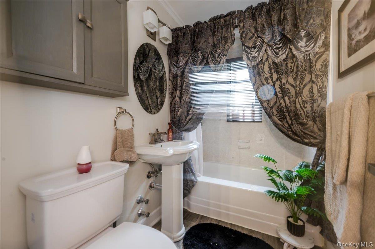 2976 Waterbury Avenue