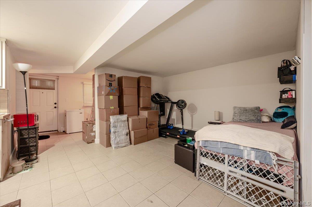 2976 Waterbury Avenue