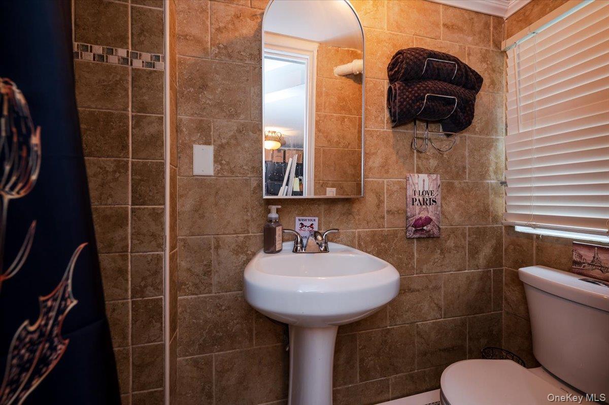 2976 Waterbury Avenue