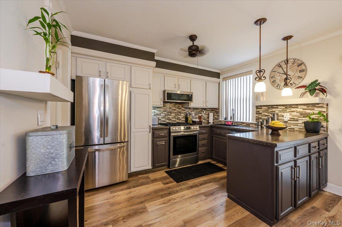 2976 Waterbury Avenue