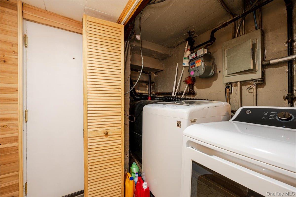 2976 Waterbury Avenue