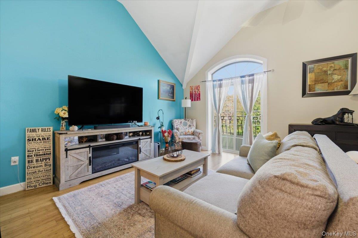 2853 Ely Avenue Unit: 3