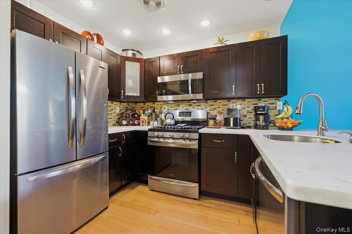 2853 Ely Avenue Unit: 3