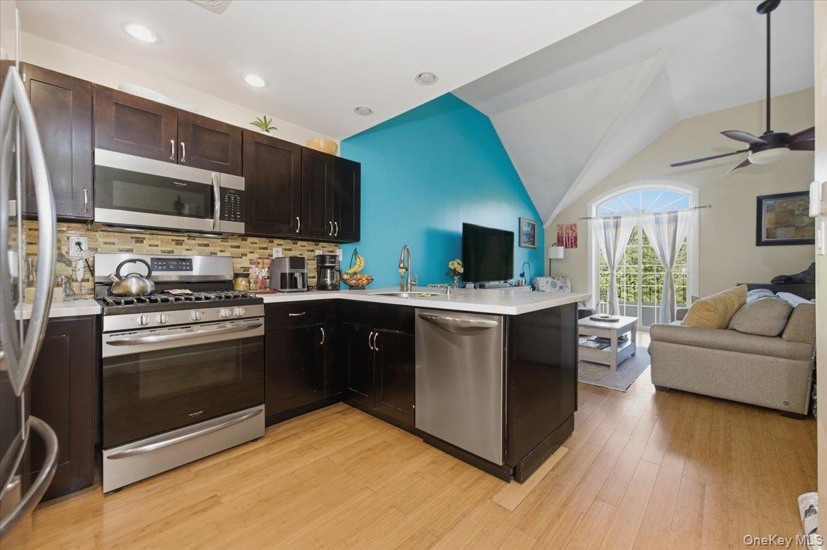 2853 Ely Avenue Unit: 3