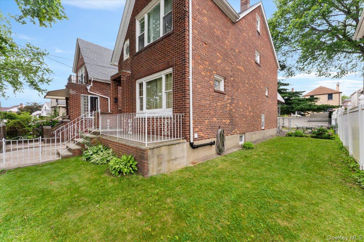 3183 Waterbury Avenue