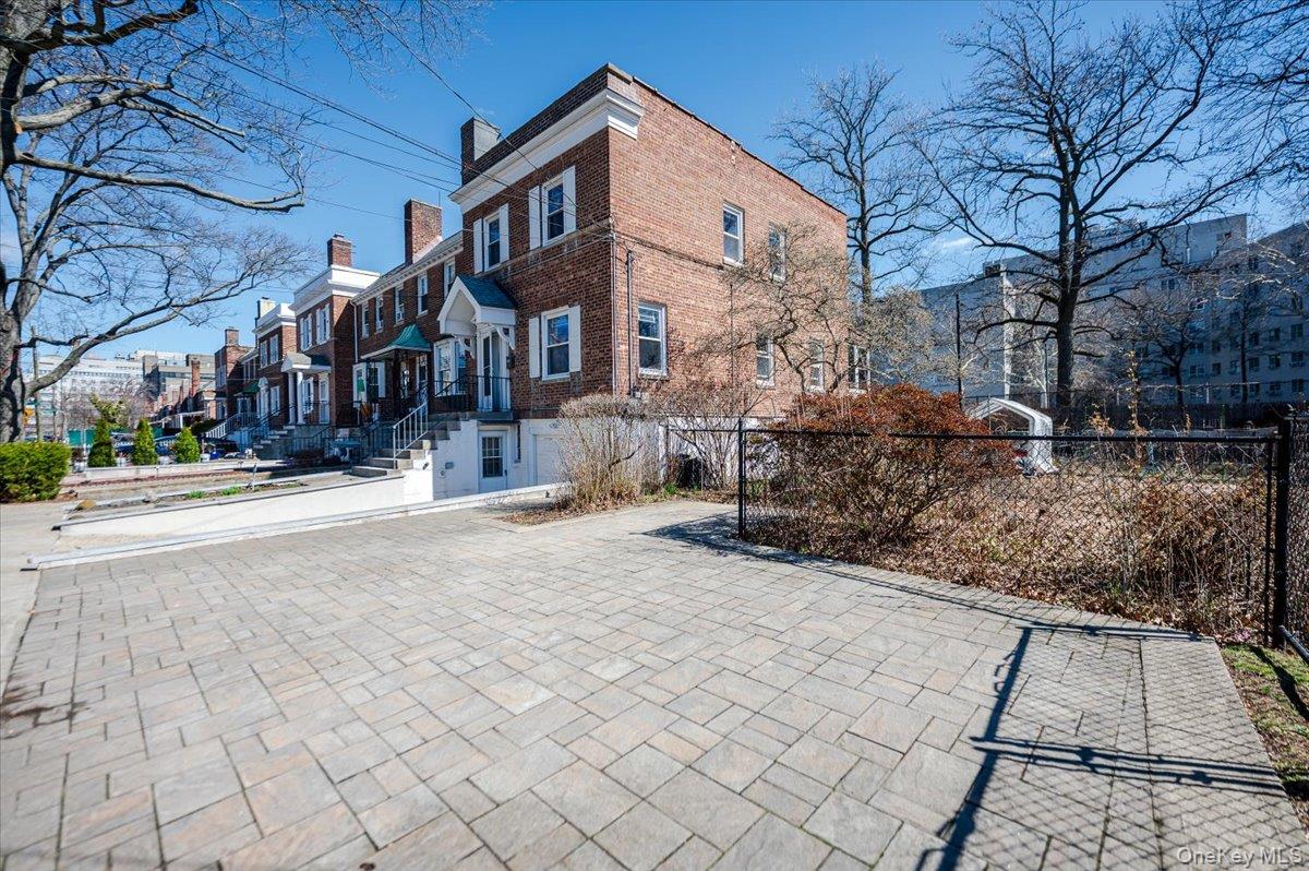 1776 Seminole Avenue