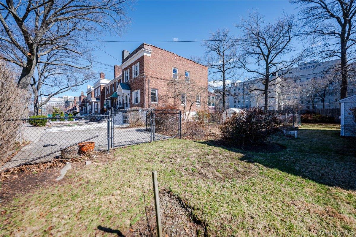 1776 Seminole Avenue