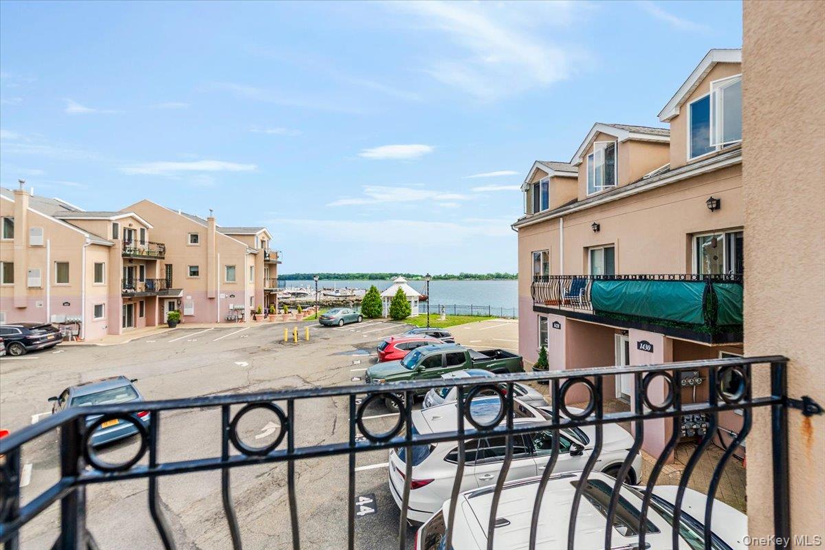 1436 Outlook Avenue Unit: 2