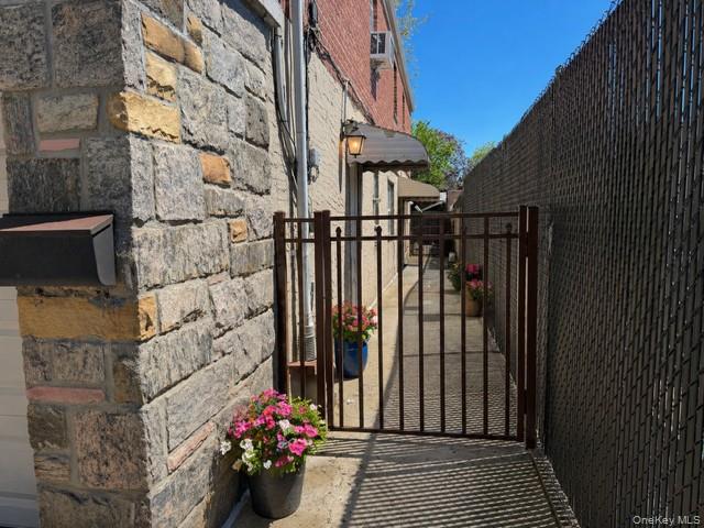 2516 Eastchester Road