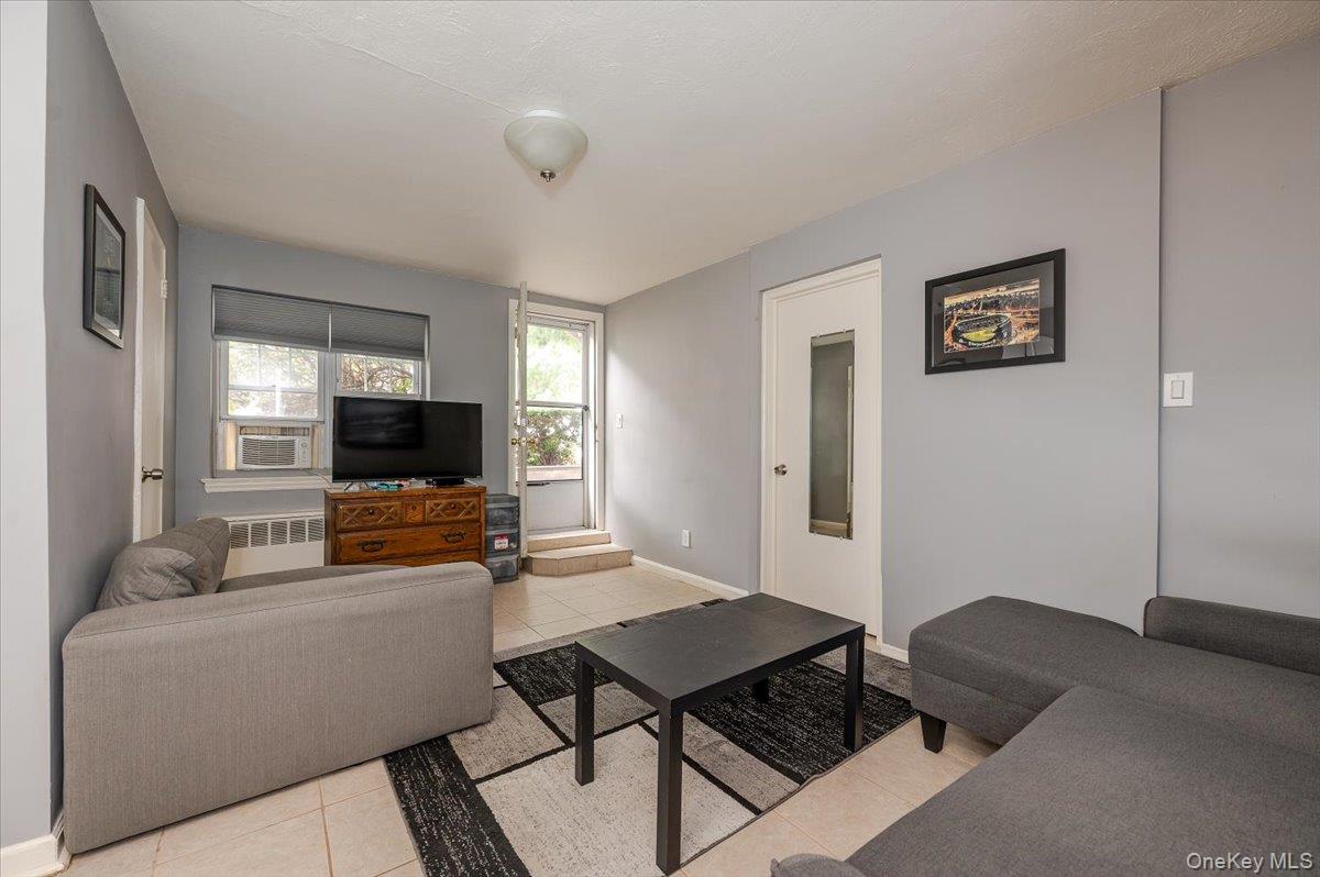 2015 Narragansett Avenue