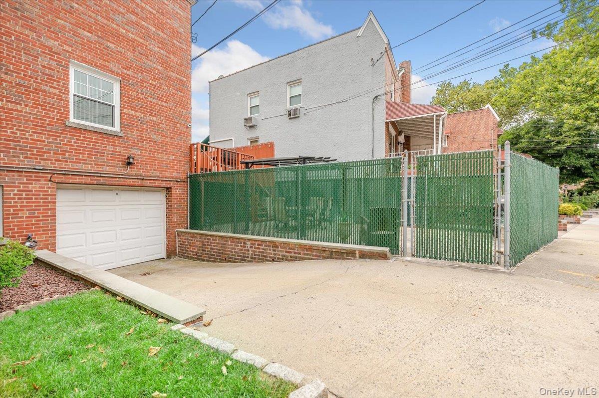 2015 Narragansett Avenue