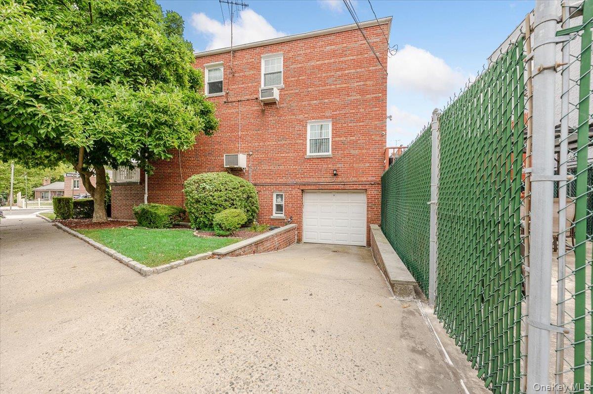 2015 Narragansett Avenue