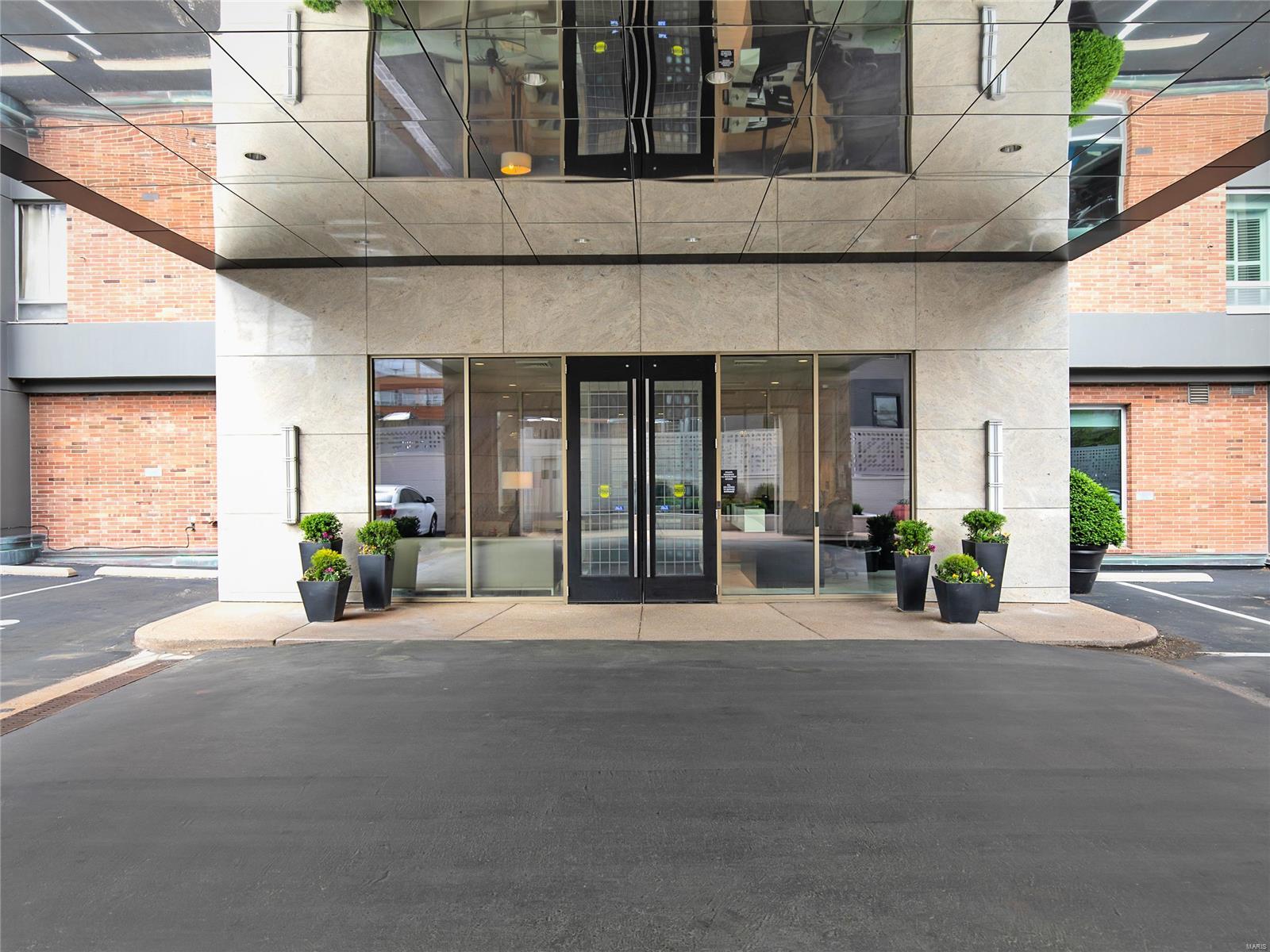 200 S Brentwood Boulevard Unit: 13C & D