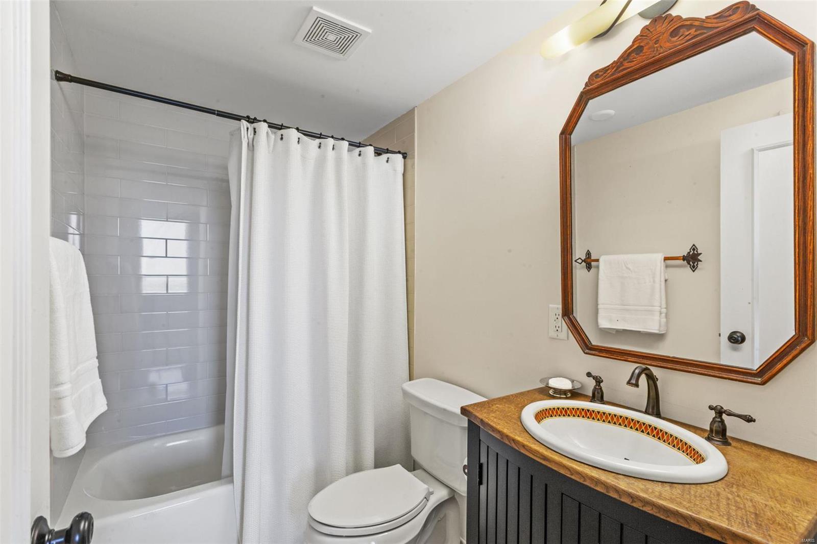 200 S Brentwood Boulevard Unit: 13C & D