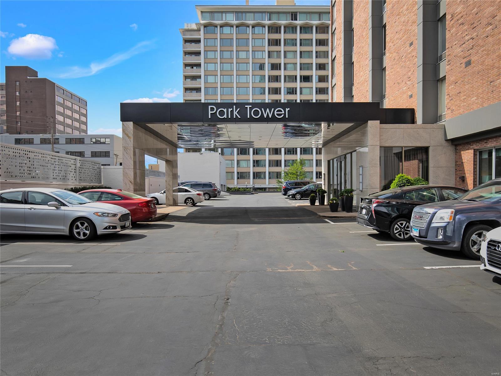 200 S Brentwood Boulevard Unit: 13C & D