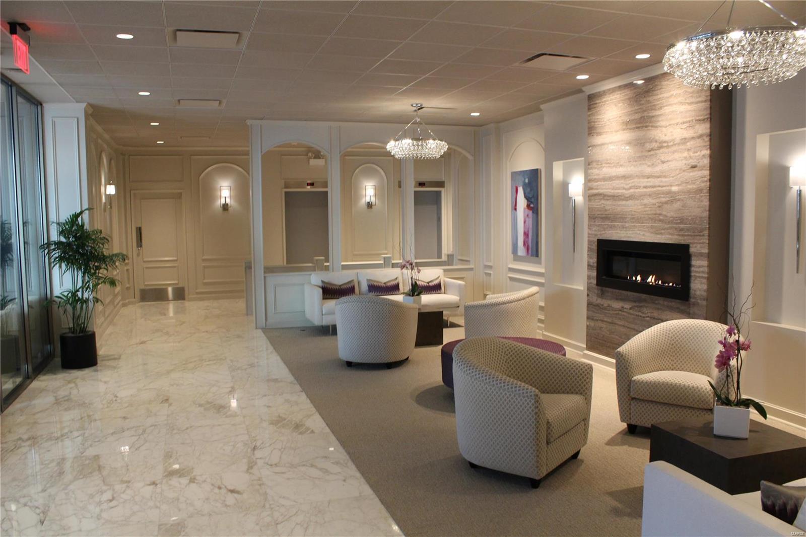 200 S Brentwood Boulevard Unit: 13C & D