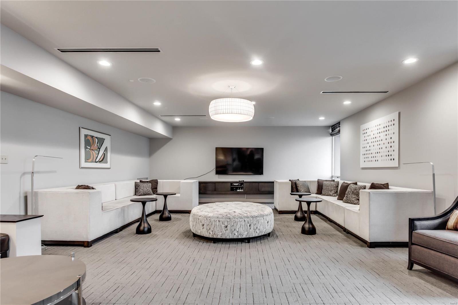 200 S Brentwood Boulevard Unit: 13C & D