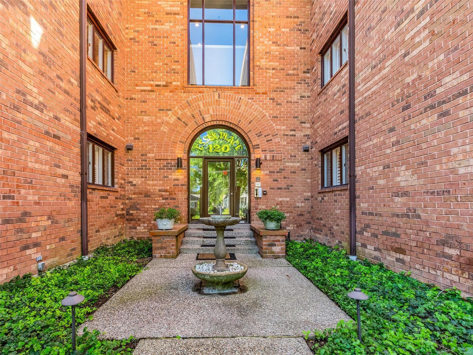 120 W Essex Avenue Unit: 3B