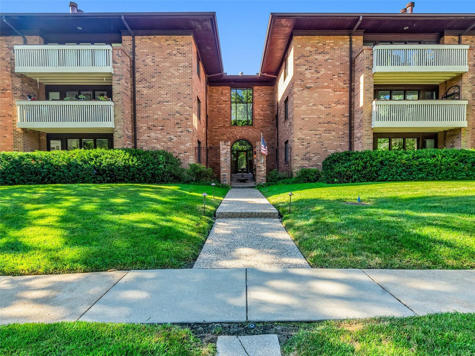 120 W Essex Avenue Unit: 3B