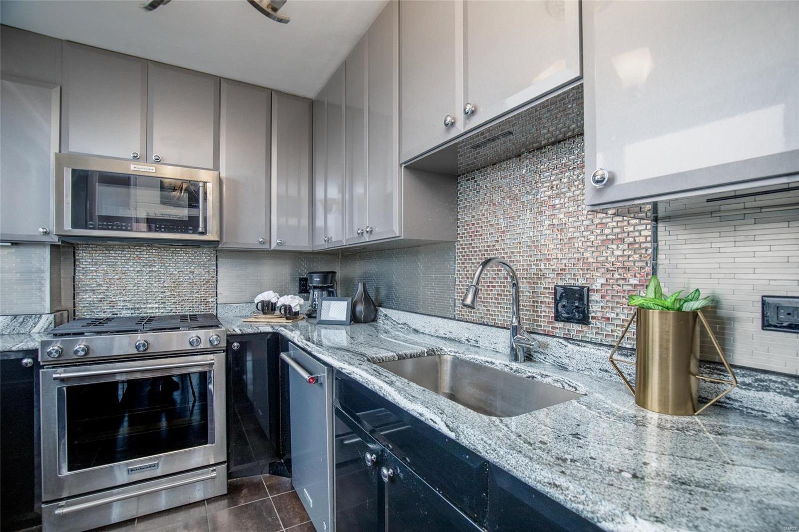4466 West Pine Boulevard Unit: 20C