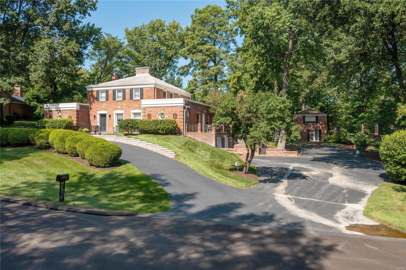 27 Briarcliff