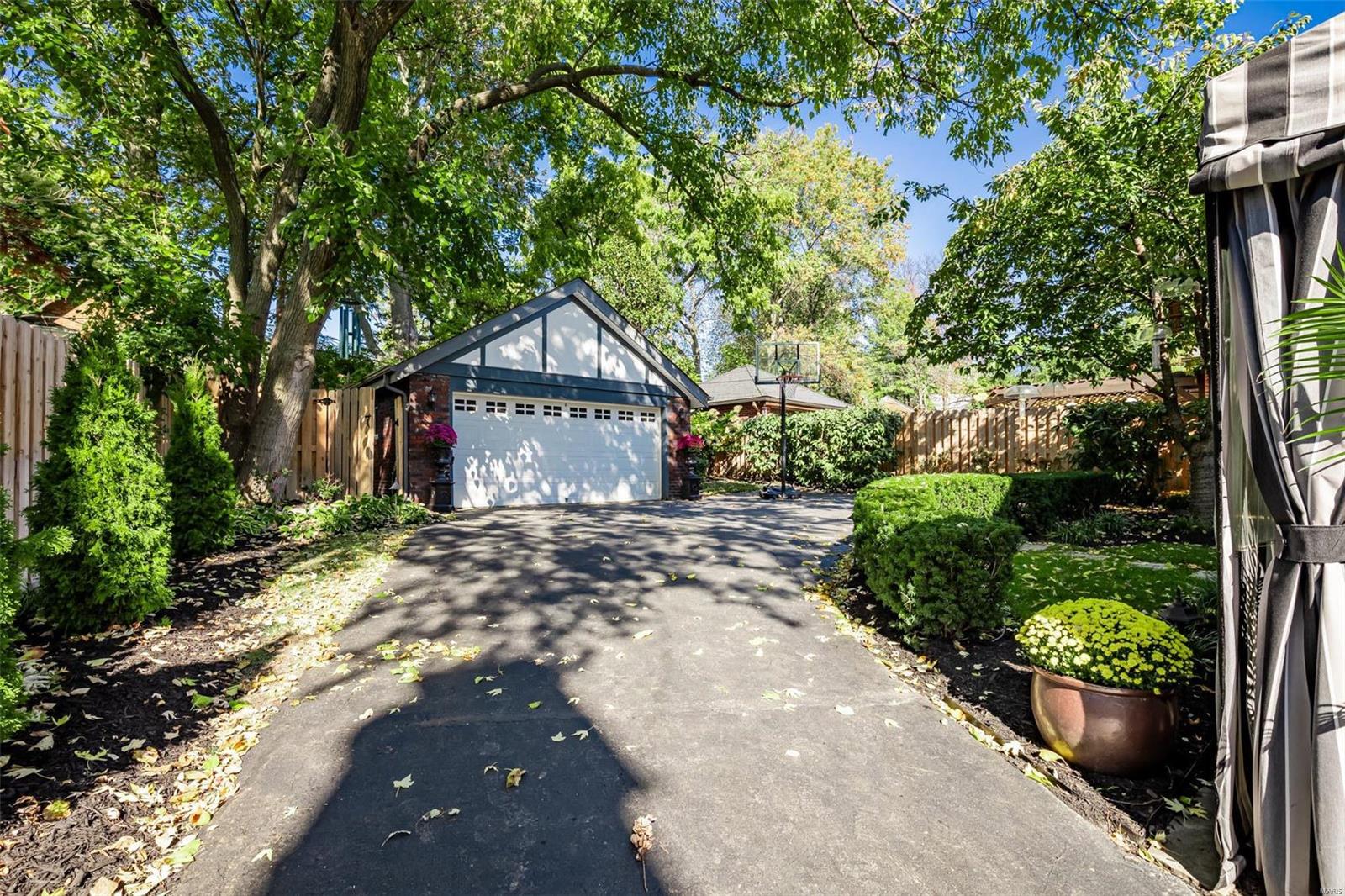 7361 Kingsbury Boulevard